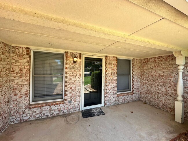 Building Photo - Fully Remodeled 3bed/2bath Available in We...