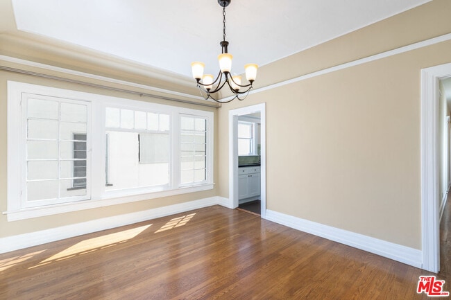 Building Photo - 1109 1/2 Cloverdale Ave