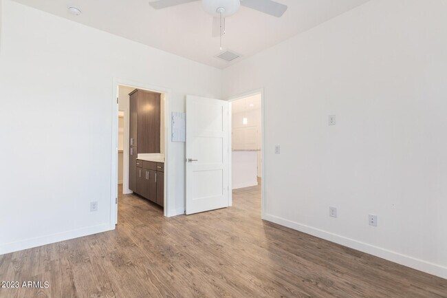 Building Photo - 2063 E Lemon St