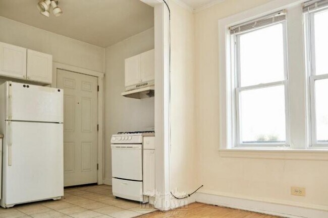 Building Photo - 1 bedroom in CHICAGO IL 60625