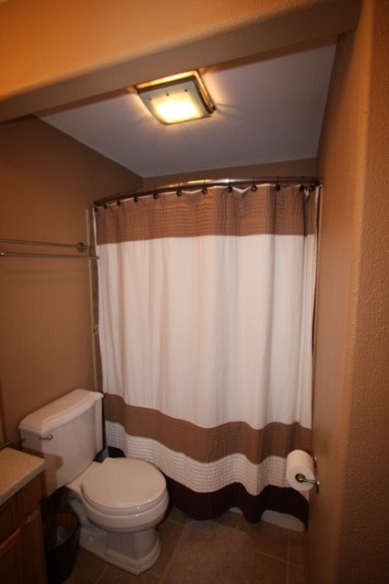 Building Photo - 3 Bedroom Home in South Anchorage w/ Fenced Yard!