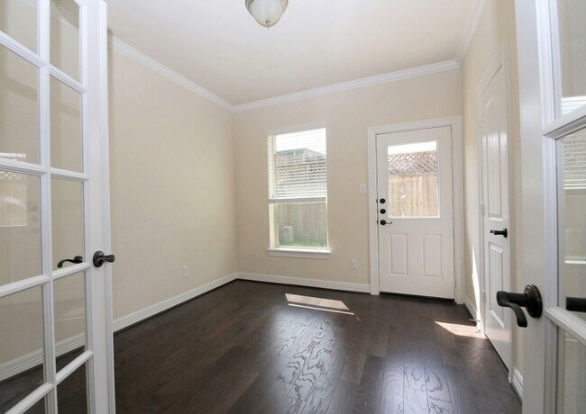 Building Photo - 10911 Upland Pass Dr