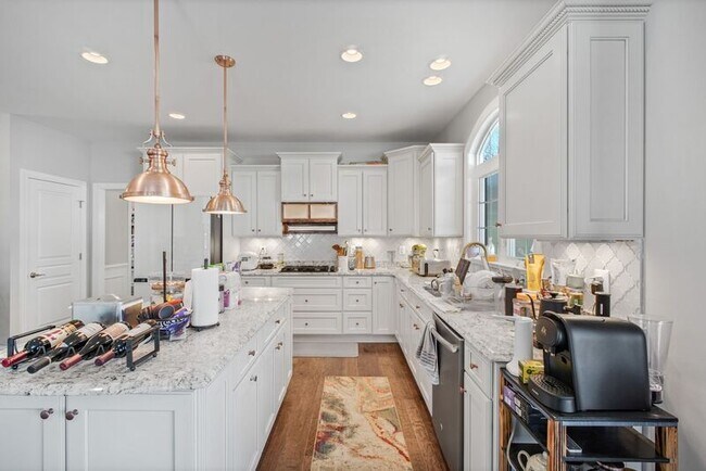 Building Photo - 9366 Alder Dr