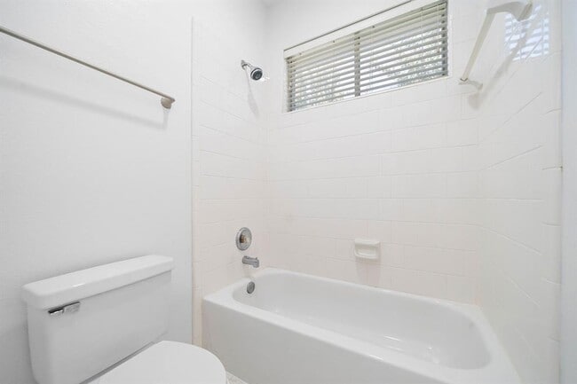 Building Photo - 23202 Sawleaf Cir