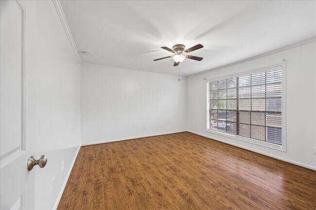 Building Photo - 1311 Antoine Dr