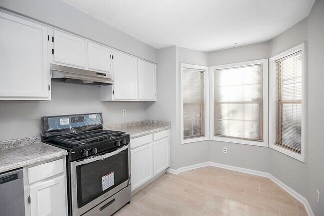 Building Photo - Updated First Floor 2BD/2BA Condo in Forest Ridge!