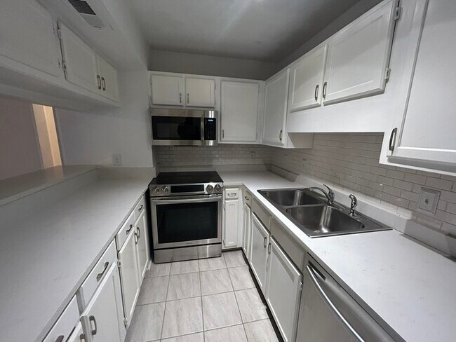 Building Photo - Move-in Ready Luxurious 2 bedroom, 2 bathroom affordable condo in Hoover, Alabama