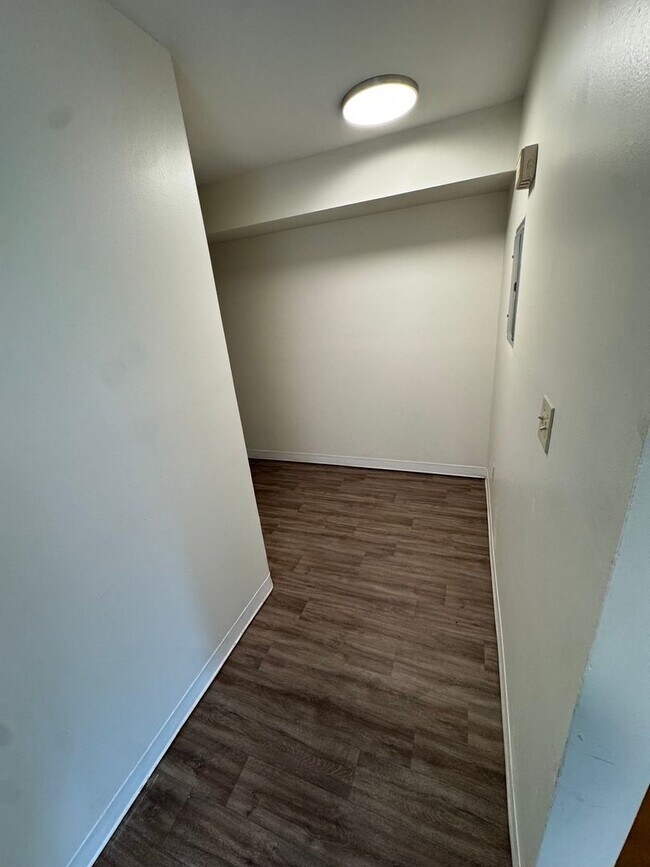 Building Photo - 3 Bedroom/1 Bath in Old Louisville
