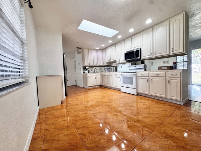 Building Photo - 1844 Sailfish Ct