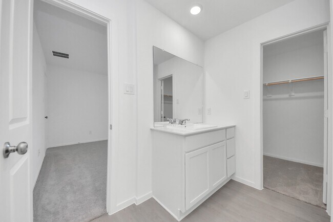 Building Photo - 1031 Garnet Rain Dr