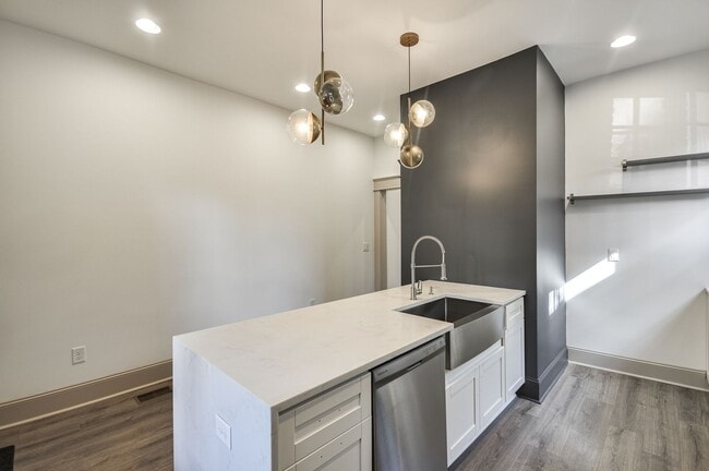 Building Photo - Beautifully Updated 1bd/1ba Condo in Midto...