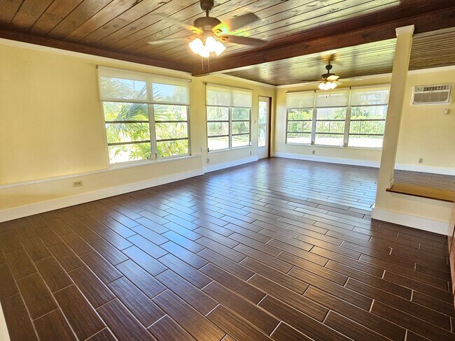 Building Photo - Venice Island – North of Venice Ave - Annual Single Family Home– Minutes from Venice Beach, Mains...