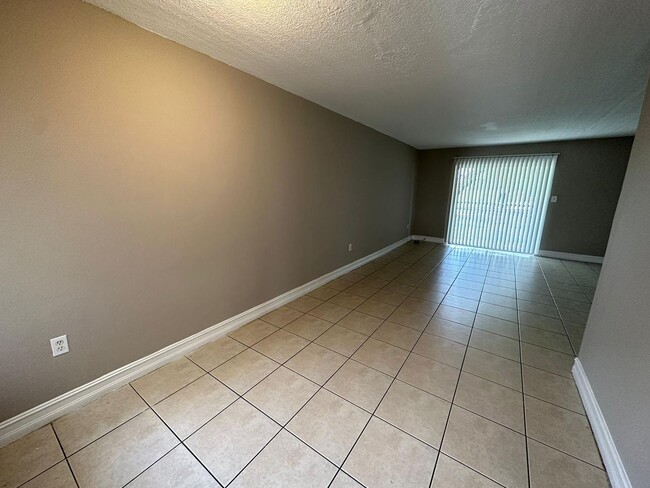 Building Photo - 1830 Maravilla Ave