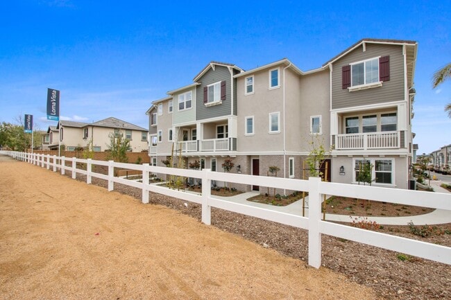 Building Photo - Charming Yorba Linda Townhome