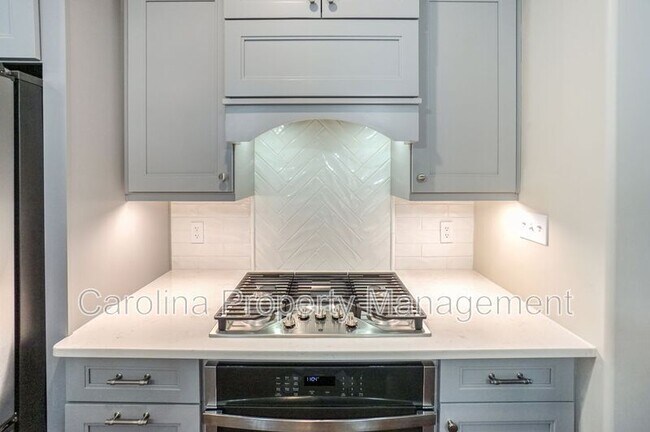 Building Photo - 181 Streamside Pl