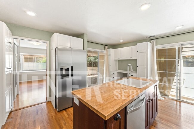 Building Photo - 705 Orange Grove Way
