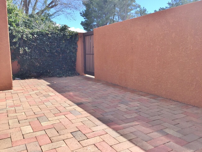 Building Photo - TOWNHOME -VILLAGE OF OAK CREEK -  NIZHONI