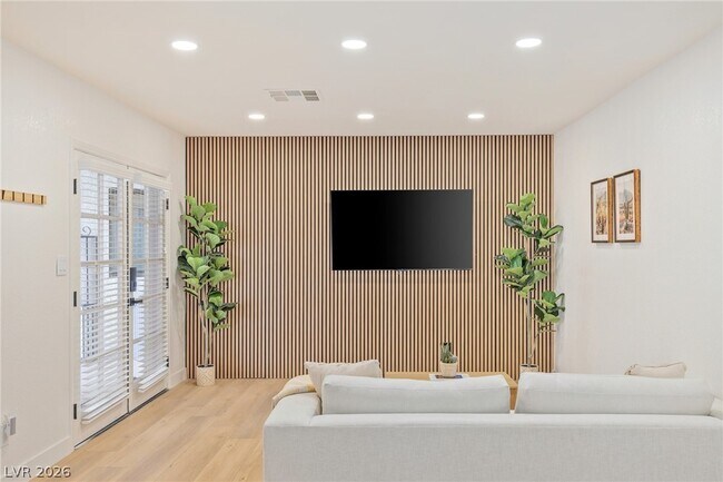 Building Photo - 4045 W Mardon Ave