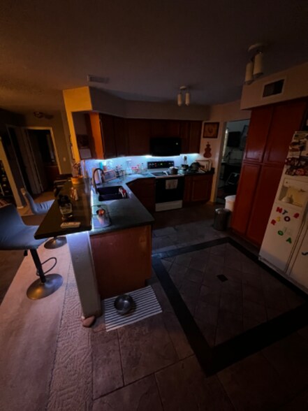 Building Photo - 4201 E Raven Rd