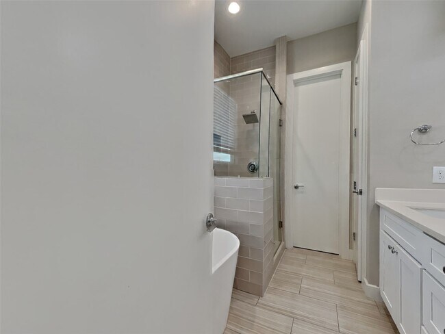 Building Photo - 5902 Gardendale Dr