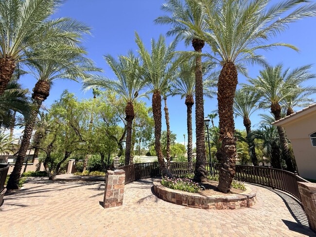 Building Photo - 2050 W Warm Springs Rd