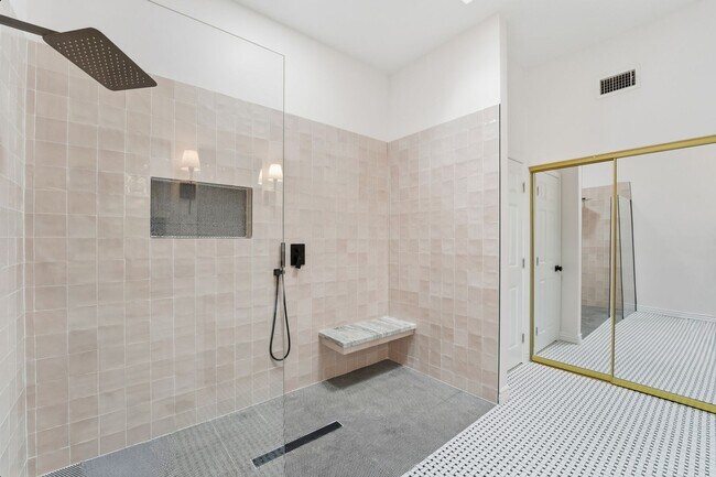 Building Photo - Welcome to this stunning 3-bedroom, 2-bathroom home in the heart of Scottsdale, AZ