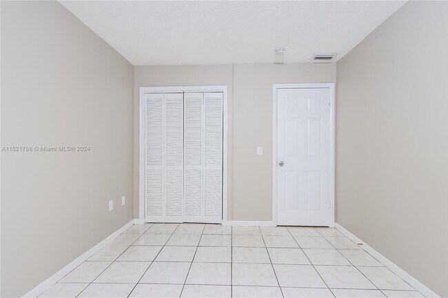 Building Photo - 5813 S 38th St