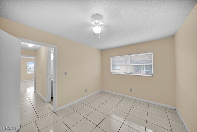 Building Photo - 4824 Lucaya Dr