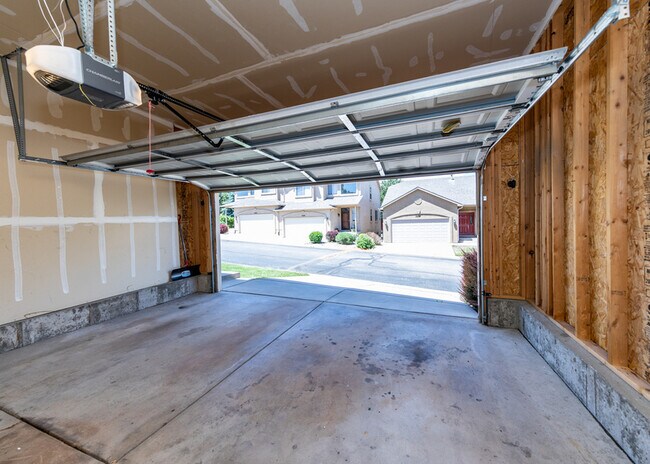 Building Photo - 5607 University Village View