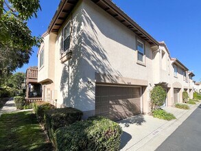 Building Photo - 3 bedroom townhome located In Rancho Carrillo!