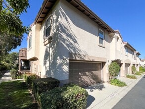 Building Photo - *Special* 3 bedroom townhome located In Rancho Carrillo!