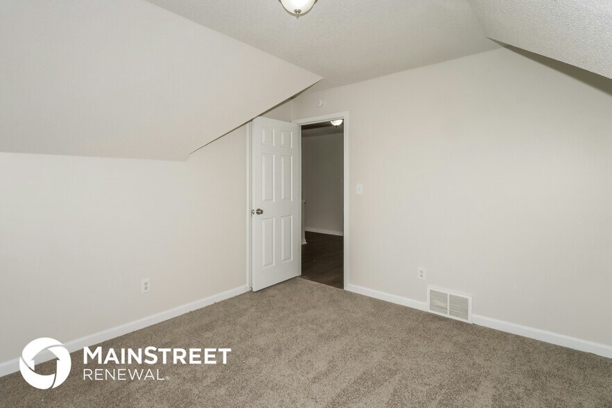 Building Photo - 4451 Lunsford Dr