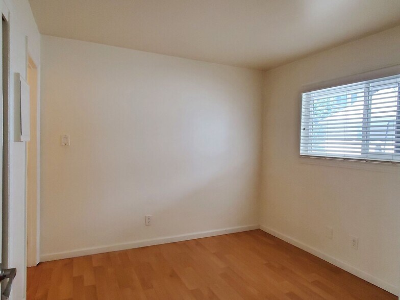 Building Photo - 255 N Third St