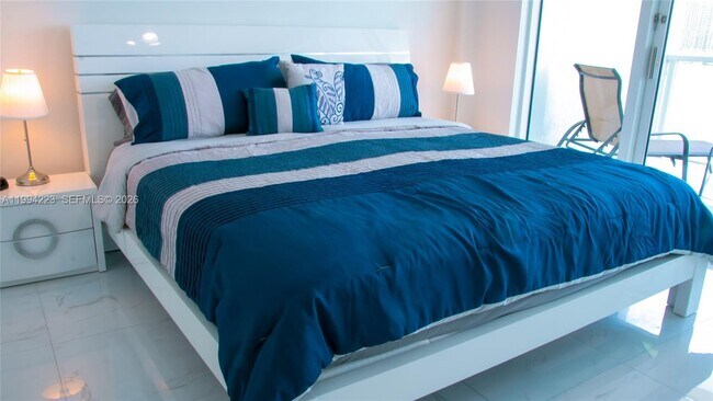 Building Photo - 18100 N Bay Rd