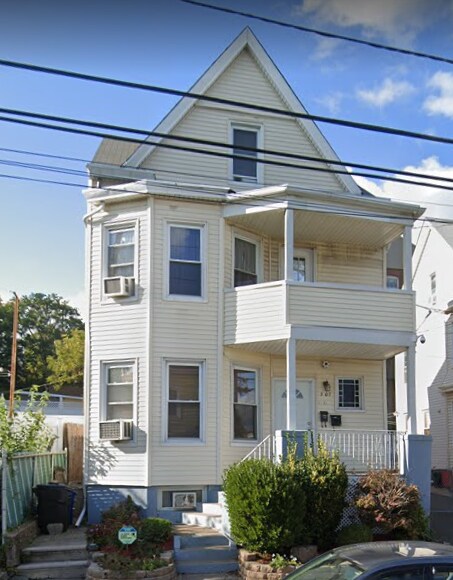 Building Photo - 307 N 7th St