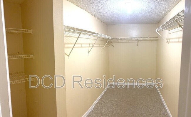 Building Photo - 5504 Pine Forest Ct