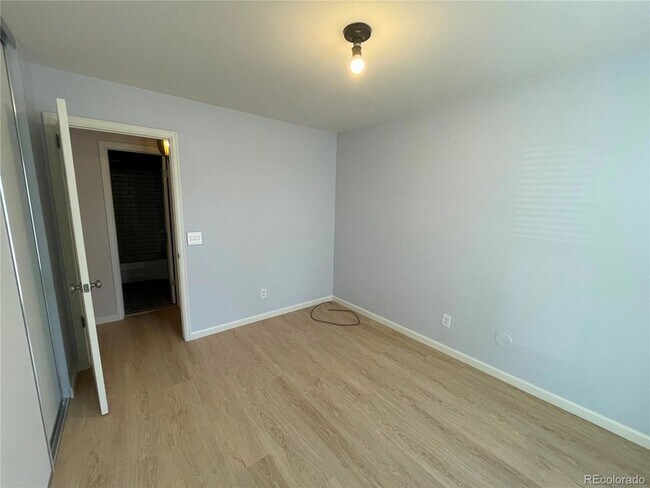 Building Photo - 2318 Lincoln St