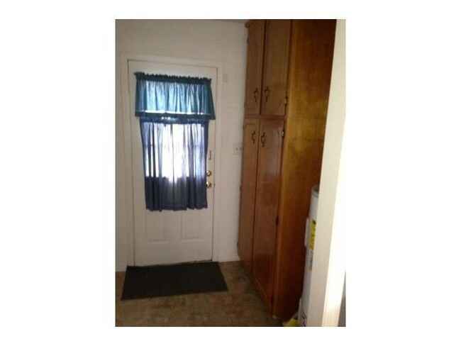 Building Photo - 3 Bedroom Home For Rent Near Post!