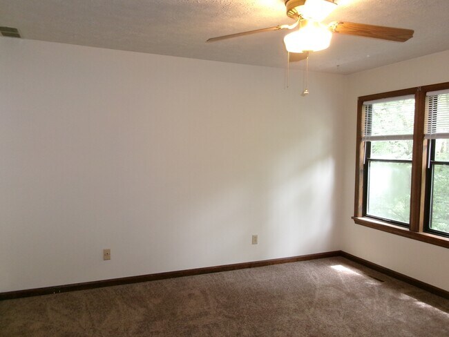 Building Photo - 23320 Red Oak Ct