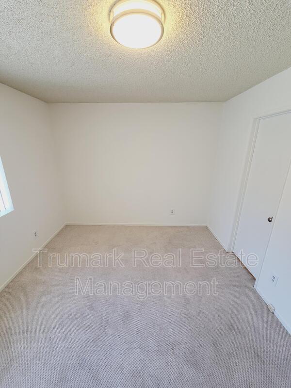 Building Photo - 553 E Orange Grove Ave