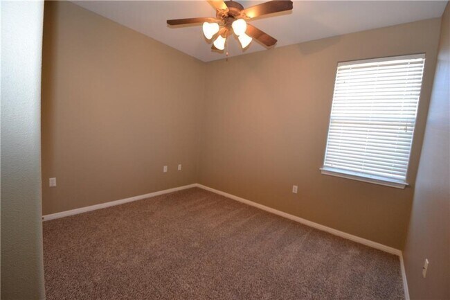 Building Photo - 5624 Toscana Ave