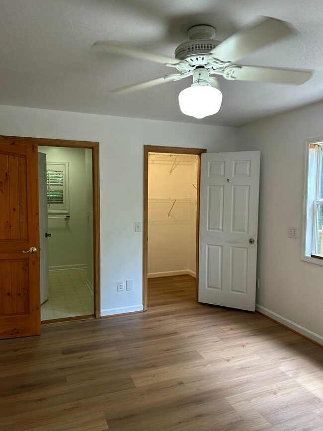Building Photo - 466 Old Camptown Dr