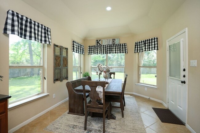 Building Photo - For Lease | 4 Bed, 2 Bath | 2,449 Sq Ft | The Woodlands Creekside Community |