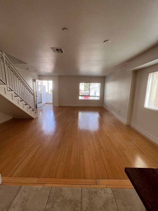 Building Photo - HST