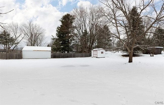 Building Photo - 324 Butterfield Ave