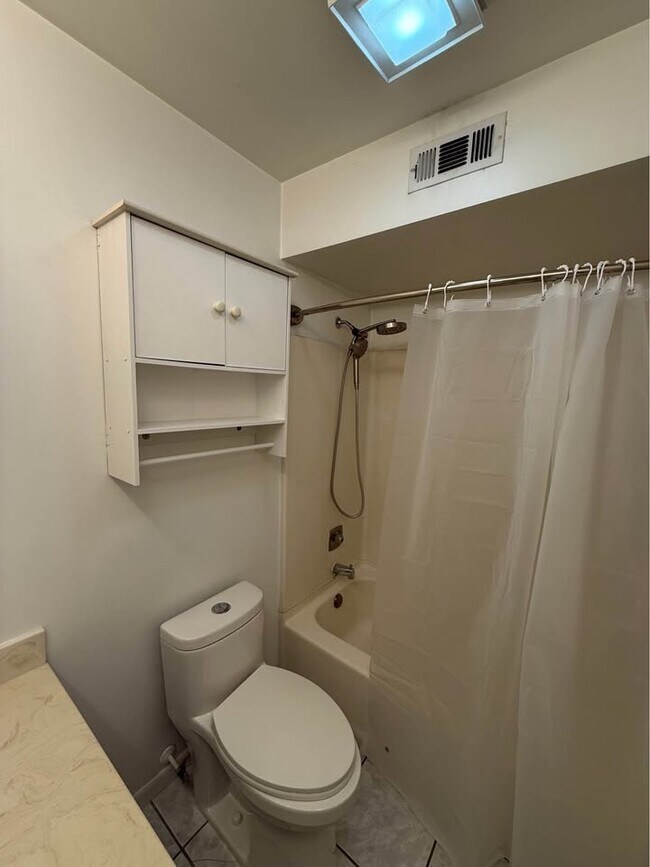 Building Photo - 1335 Gifford Ct