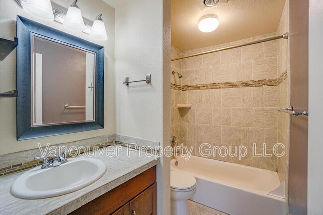 Building Photo - 1709 SE 145th Ct