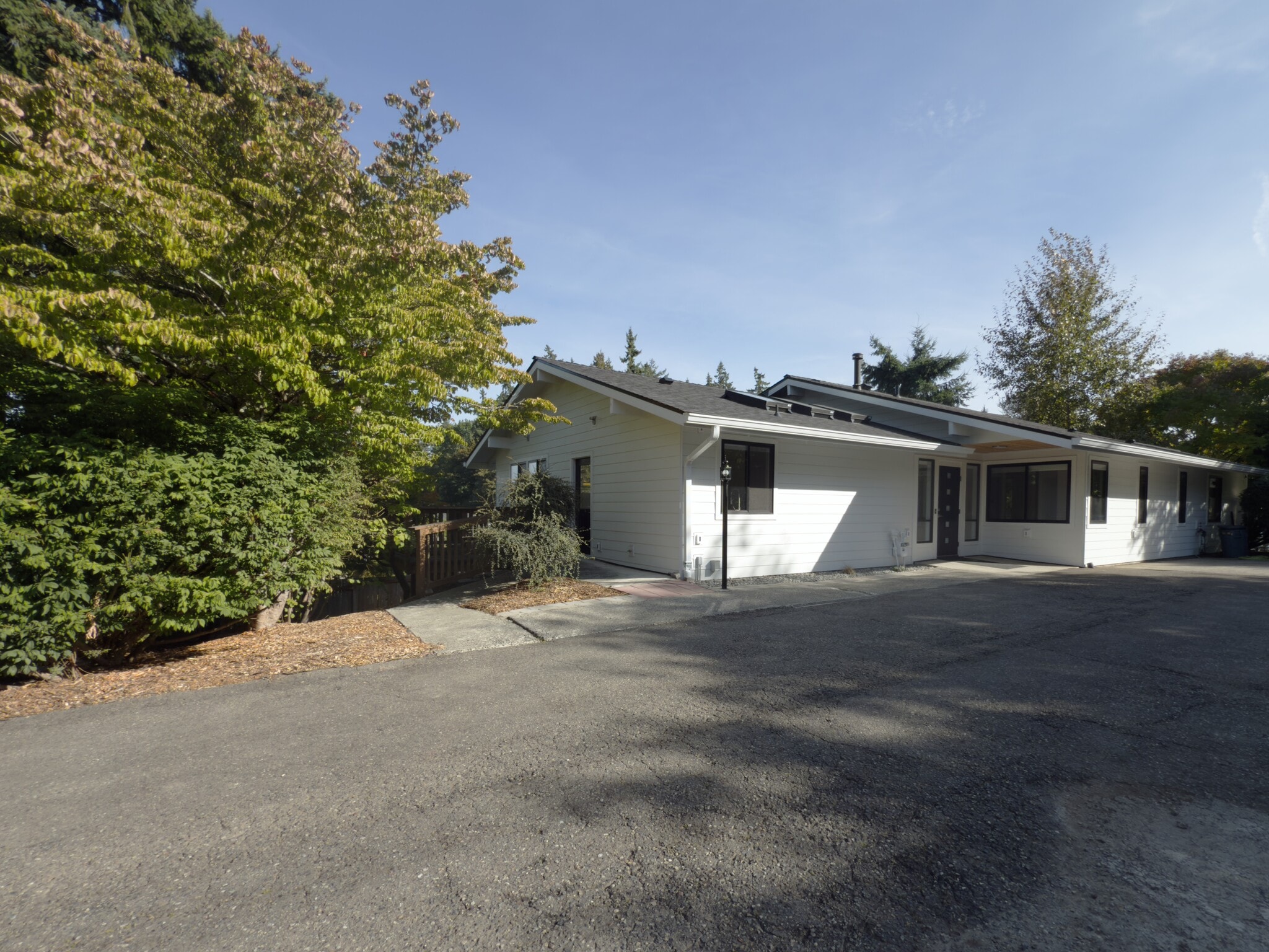 Building Photo - 600 124th Ave NE