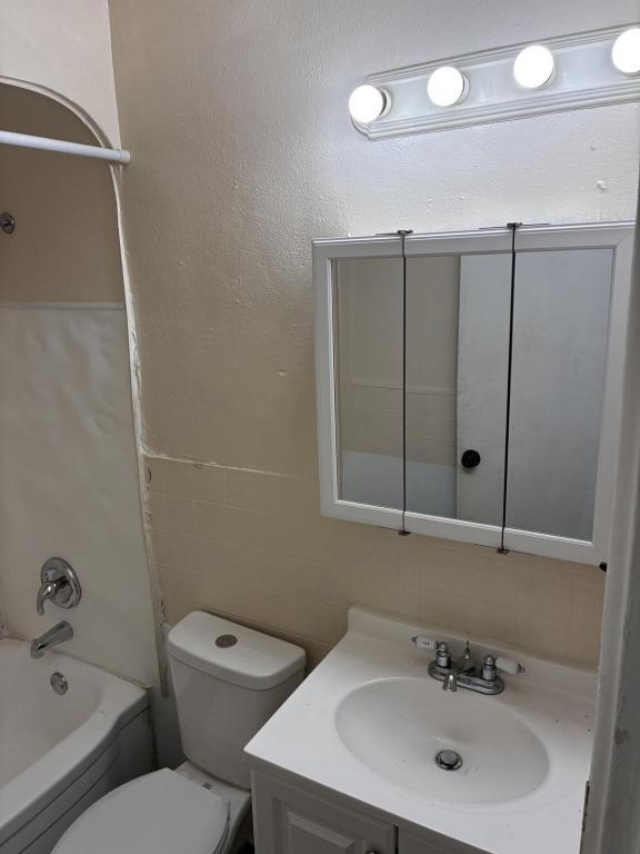 Building Photo - 9757 Lorna Ln