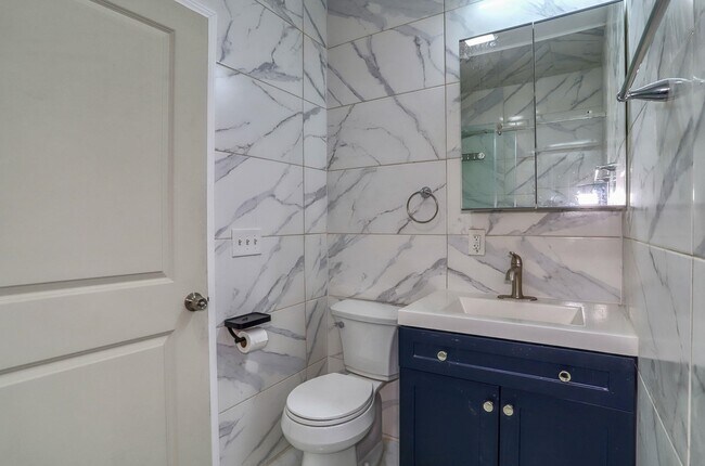 Building Photo - 9017 Riverside Pl